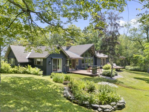 55 Crosstown Road